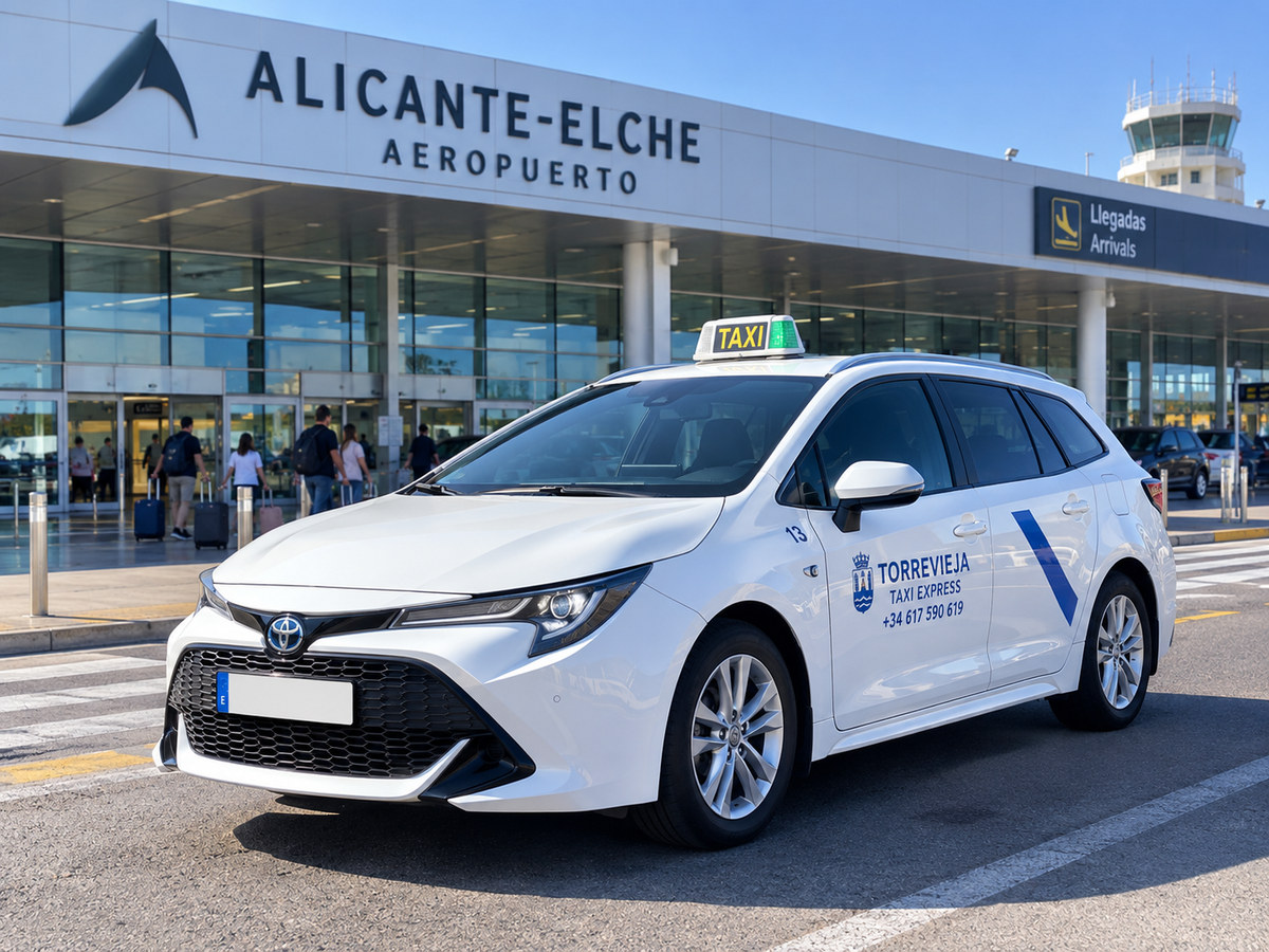 Weißes Taxi am Flughafen Alicante, bereit zur Abholung von Fahrgästen.