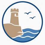 Logo von Free Tour Torrevieja: ein Turm auf Felsen am Meer und einige Möwen.